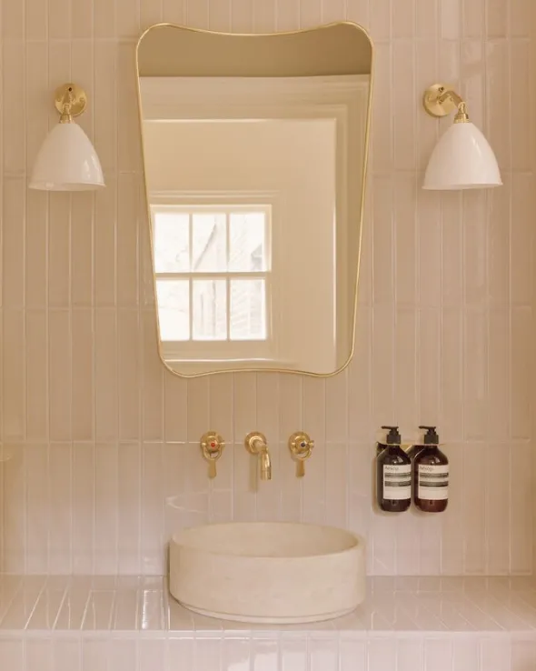 BL7 Wall Lamp - ø16 (Base: Brass, Shade: Bone China)