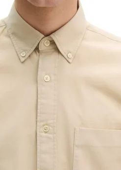 Button down collar, long sleeves, o