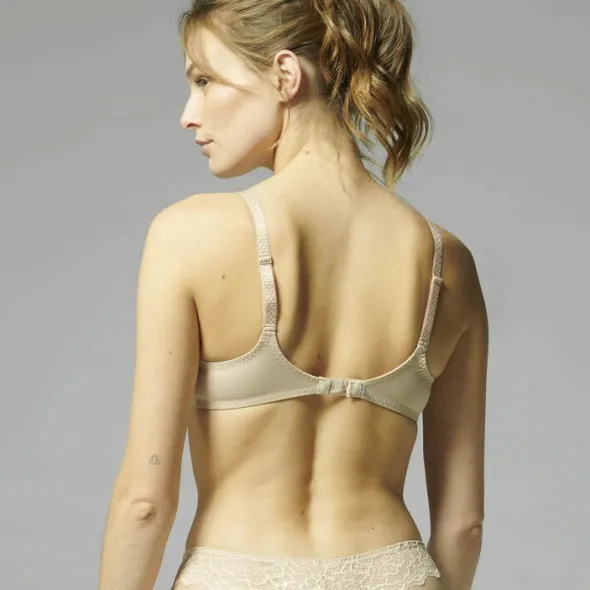 CARESSE Full cup support bra