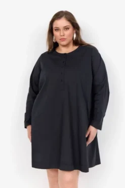 Curvy WA-SAGA 13 Kjole Sort