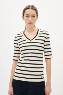 DagnaIW Striped V T-Shirt