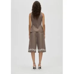 2492 Embroidered Canvas, Pleated Eyelet Bermuda