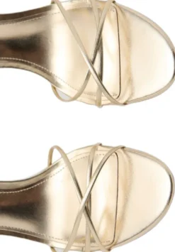 Heeled sandal with crossed straps