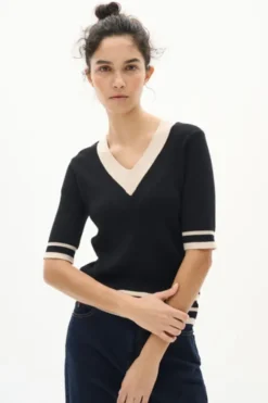 LeenahIW V-Neck Blouse
