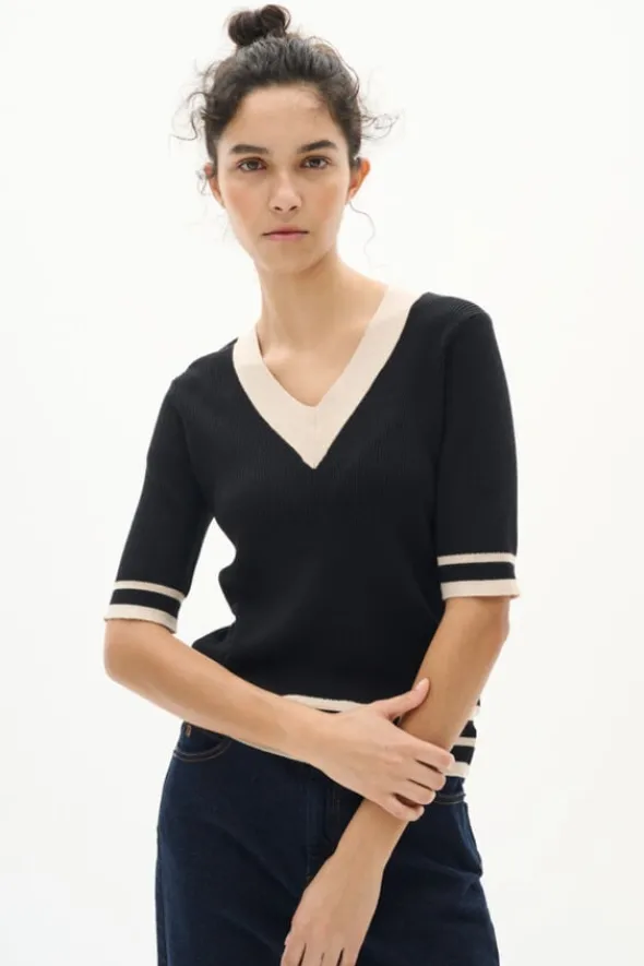 LeenahIW V-Neck Blouse