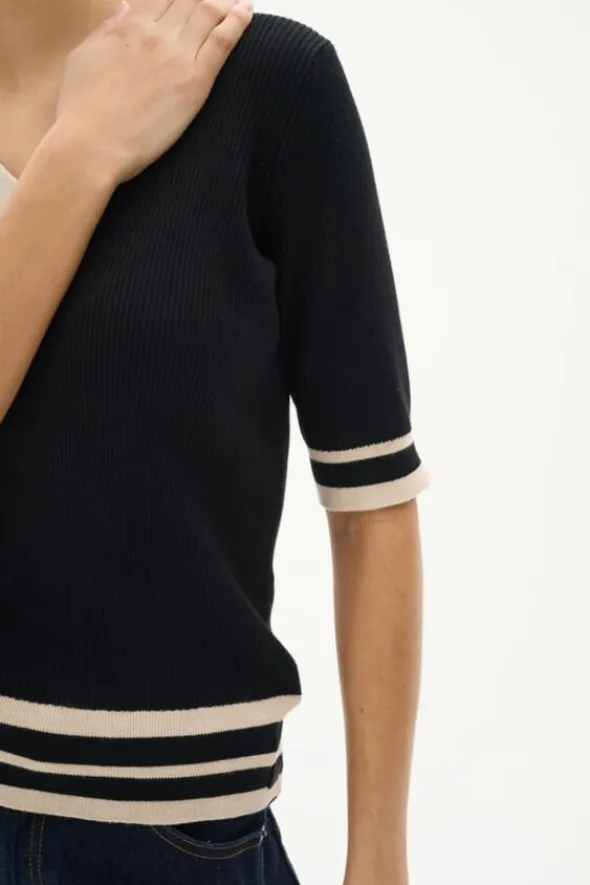 LeenahIW V-Neck Blouse