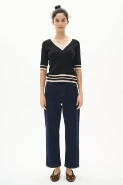 LeenahIW V-Neck Blouse