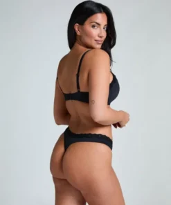 Lola Thong