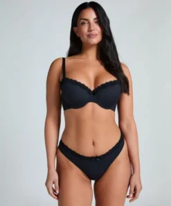 Lola Thong