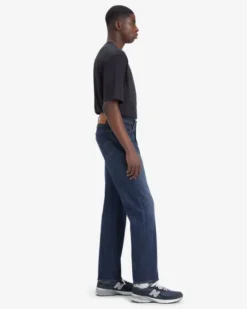 555� Relaxed Straight Jeans