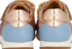 Running style sneaker