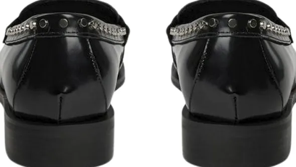 Shoe rivet
