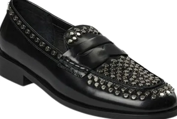 Shoe rivet
