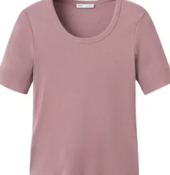 Short-sleeved fitted t-shirt
