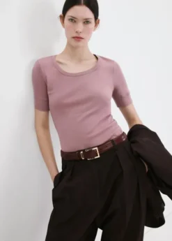 Short-sleeved fitted t-shirt