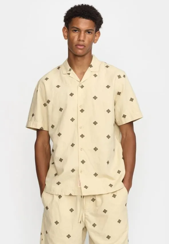 Short-sleeve shirts