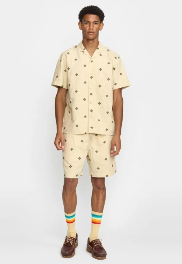 Short-sleeve shirts