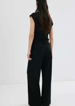 Straight-fit trousers with elastic