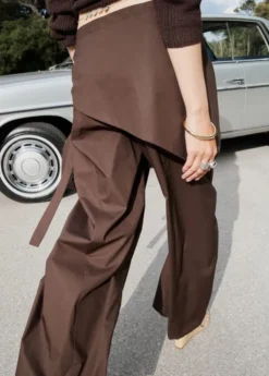 Straight-leg trousers with detachab