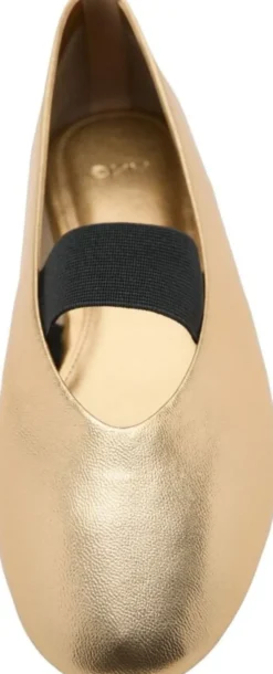 Strap leather shoes