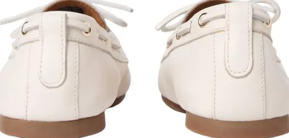 TH SLEEK LEATHER BOAT SHOE