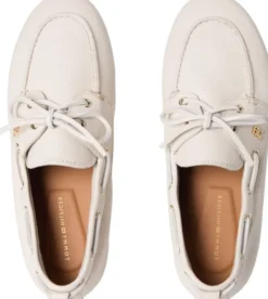 TH SLEEK LEATHER BOAT SHOE