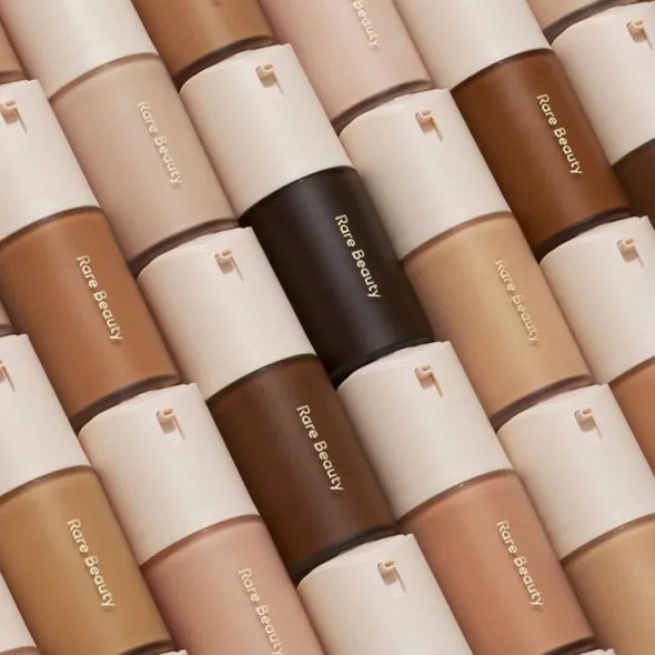 True To Myself - Naturligt matt foundation med lång hållbarhet
