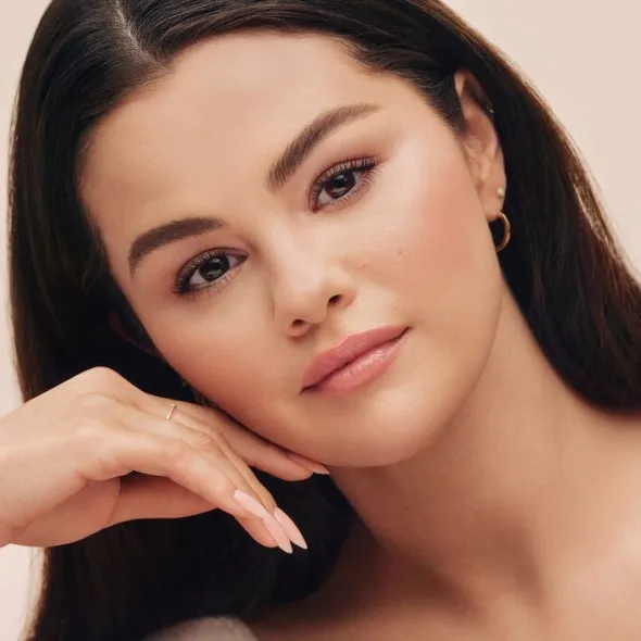 True To Myself - Naturligt matt foundation med lång hållbarhet