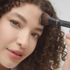 VEGAN BRUSH-24 - 01 FOUNDATION