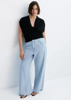 Wide leg mid-rise jeans